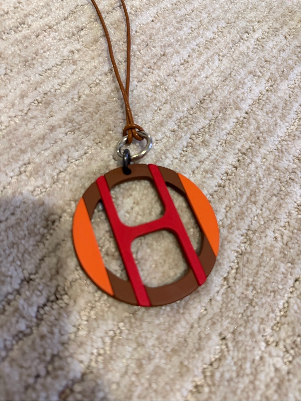 H logo beach necklace